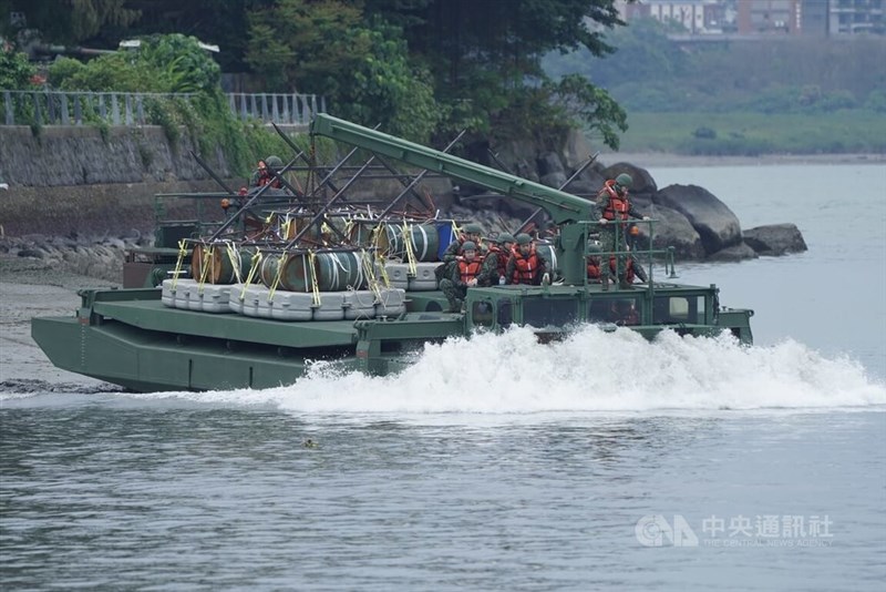 Soldiers drive the M3 floating bridge vehicle into the water at the mouth of the Tamsui River Tuesday as part of the military's 5-day “Immediate Response” military exercise that began Monday. CNA photo March 18, 2025