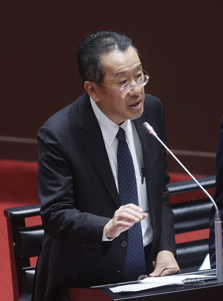 Defense Minister Wellington Koo (顧立雄) speaks at a legislative session on Tuesday. CNA photo March 18, 2025