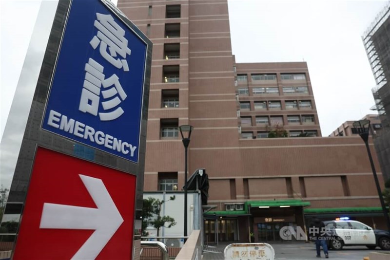 A sign directing to the emergency room at a hospital in Taipei. CNA file photo