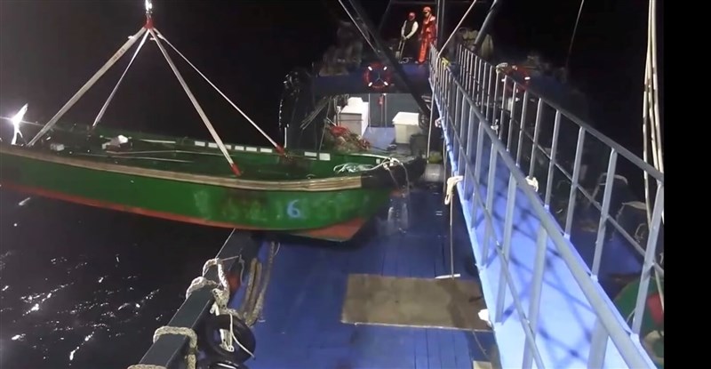 The Coast Guard Administration confiscates a Chinese vessel that was conducting illegal fishing by Taiwan-controlled Dongsha Islands. Photo courtesy of the Coast Guard Administration