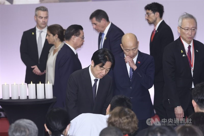 President Lai Ching-te (front, center). CNA photo April 23, 2025