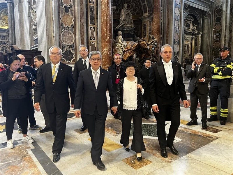 Former Vice President Chen Chien-jen (second left) arrives at St. Peter's Basilica in Vatican City on Friday. Photo Courtesy of the ROC Embassy to the Holy See