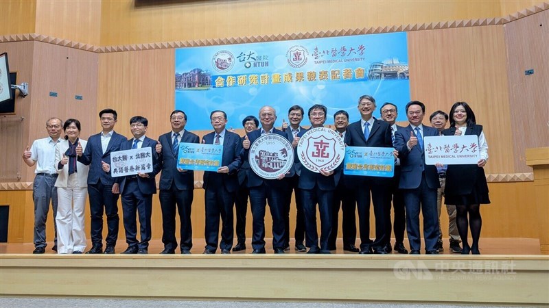 Medical researchers from National Taiwan University Hospital and Taipei Medical University present key findings from their previous collaboration at a symposium on Saturday, including the potential to treat liver cancer without harming healthy cells. CNA photo May 3, 2025