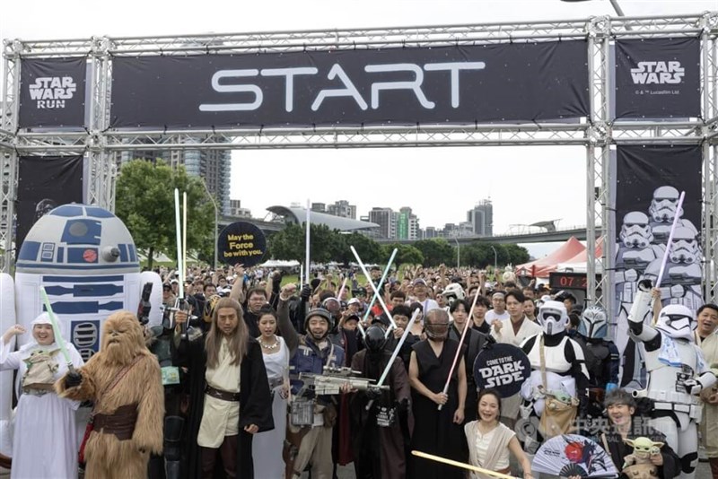 Participants in the 2025 Star Wars Run gather by the start line and prepare for a "Kessel Run" around the New Taipei Metropolitan Park on Sunday. CNA photo May 4, 2025