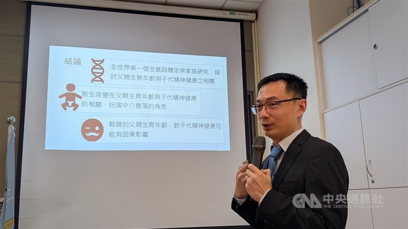 Wang Shi-heng, an assistant researcher at the NHRI's National Center for Geriatrics and Welfare Research, explains the study on Monday. CNA photo May 5, 2025