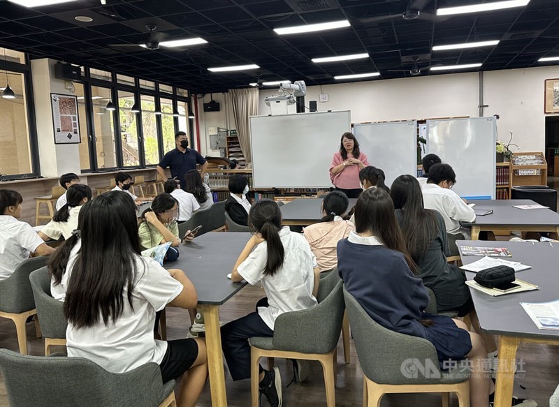 Students of Taichung Second Senior High School listen in on a lesson. CNA photo May 8, 2025