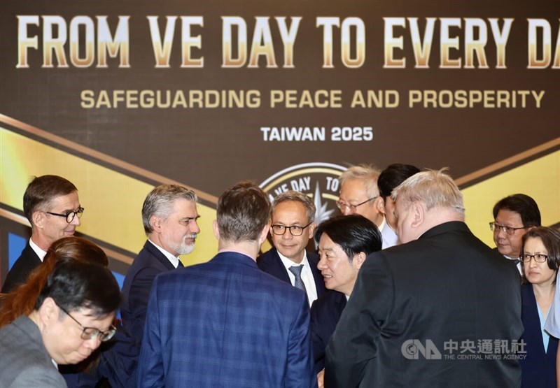President Lai Ching-te and Vice President Hsiao Bi-khim meet with various representatives of the EU at a reception held in Taipei on the 80th anniversary of VE Day, marking the first time that Taiwan has joined the rest of the world to mark the anniversary of the end of World War II in Europe. CNA photo May 8, 2025