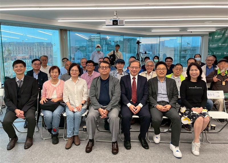 Experts and event attendees for a trade seminar on Saturday pose together for a photo. CNA photo May 10, 2025