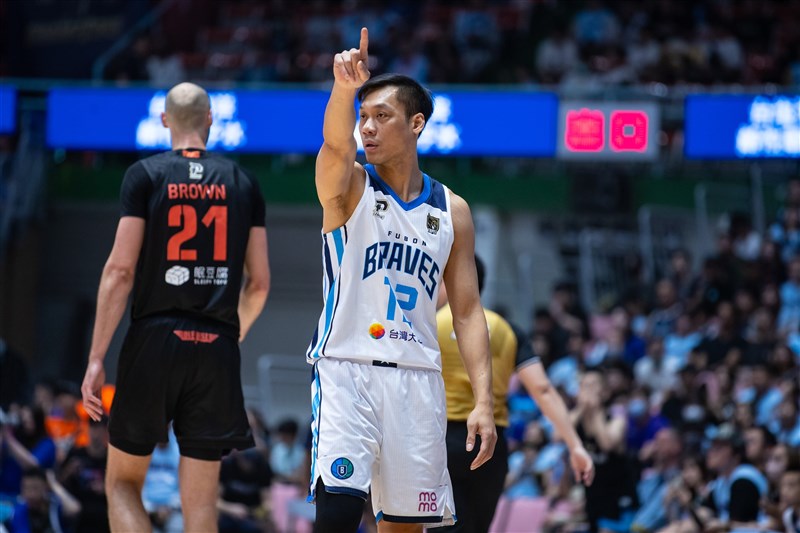 Braves star Lin Chih-chieh (front). Photo courtesy of the Taipei Fubon Braves