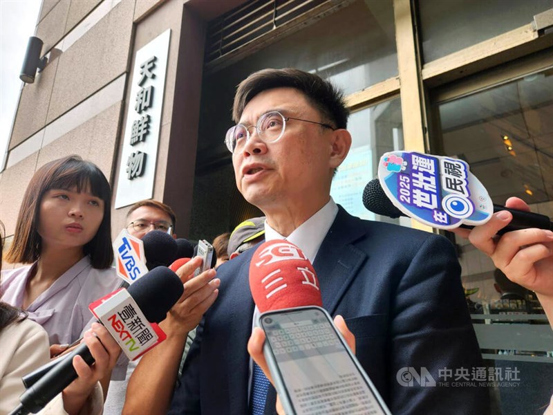 DPP Central Evaluation Committee Chairman Lai Jui-lung addresses the media regarding the party’s decision to expel five members accused of espionage for China. CNA photo May 21, 2025