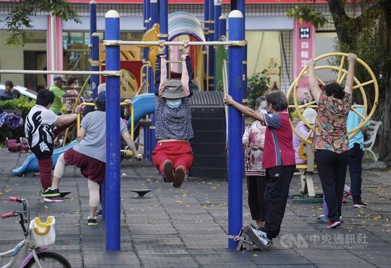 Kaohsiung senior citizens exercise together in a park in this CNA file photo