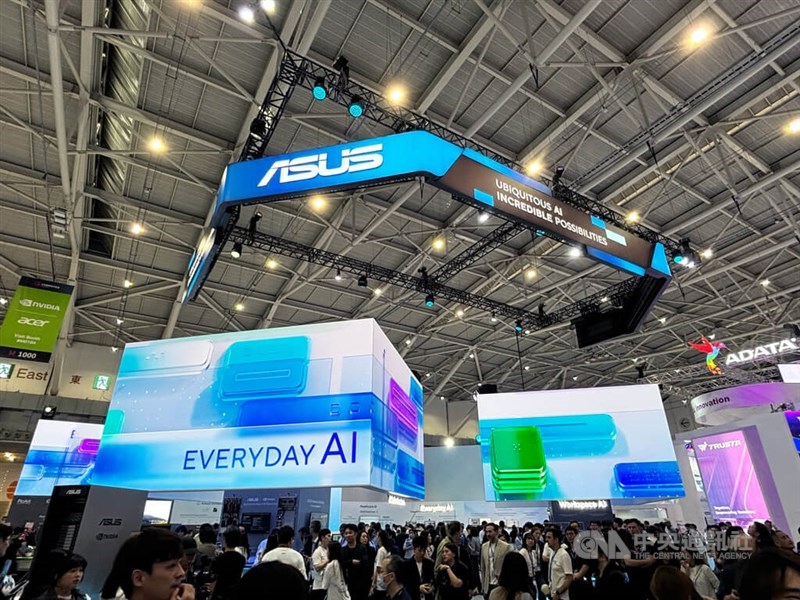 Exhibition goers make the best out of the last day of Computex 2025 on Friday. CNA photo May 23, 2025