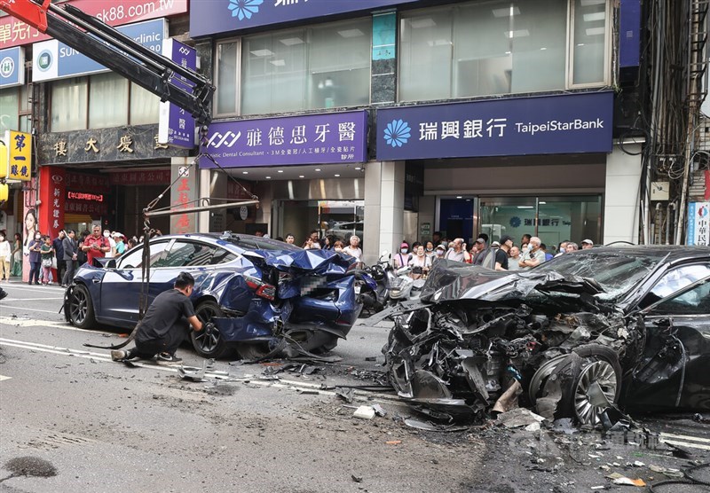 The scene of the traffic accident in downtown Taipei. CNA photo May 23, 2025