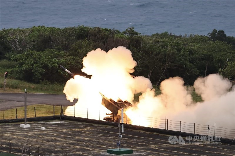 Taiwan's military conducts its first live-firing of the U.S.-supplied high mobility artillery rocket system (HIMARS) at a base in Pingtung County on Monday. CNA photo May 12, 2025