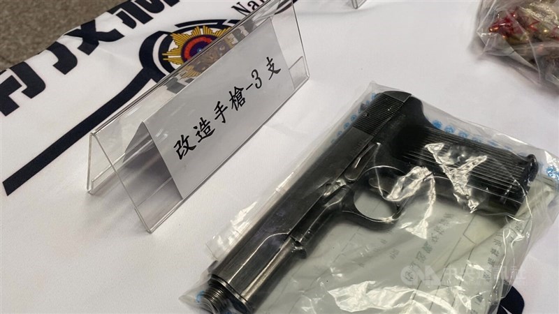 A modified firearm used by Lee Hung-yuan is entered into evidence. CNA file photo