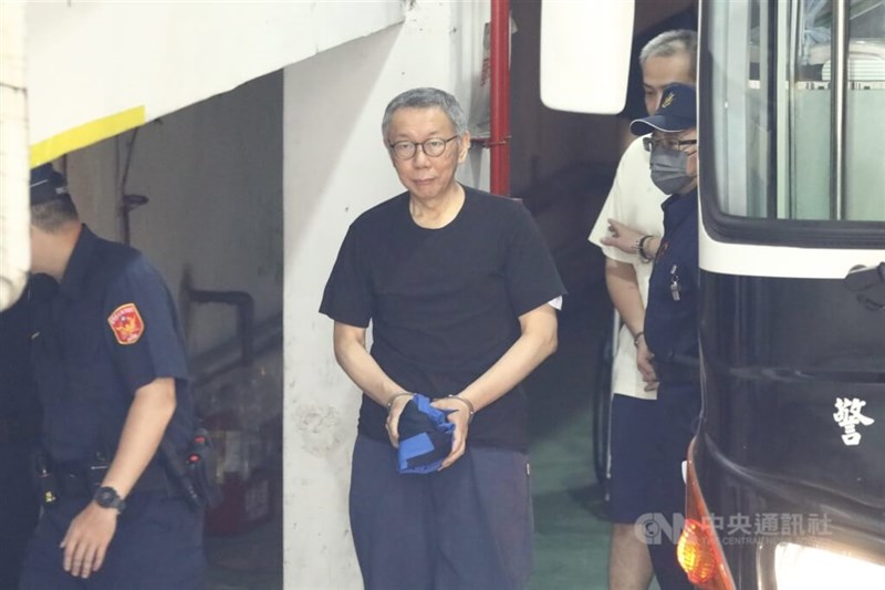 Former Taipei Mayor Ko Wen-je (center). CNA photo May 27, 2025