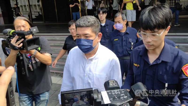 Taiwanese entertainer Nono (center). CNA file photo