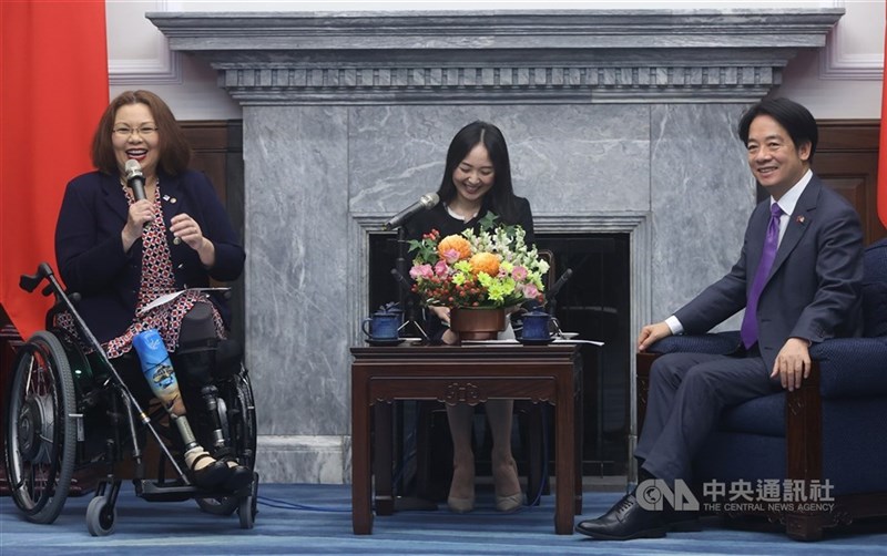 United States Senator Tammy Duckworth (left) meets with President Lai Ching-te (right) in May, 2024. (CNA file photo)