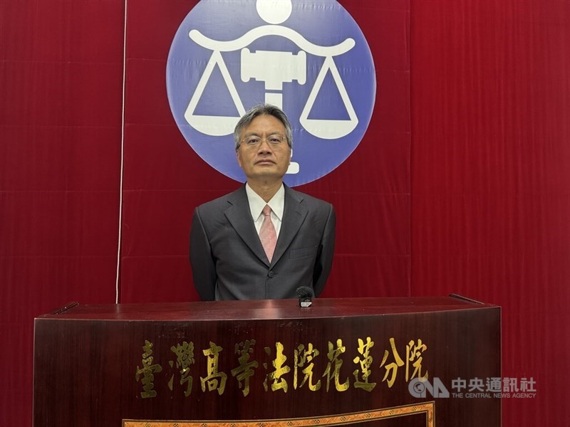 The head of the panel of judges of the Taiwan High Court's Hualien Branch speaks to reporters on Thursday. CNA photo May 29, 2025