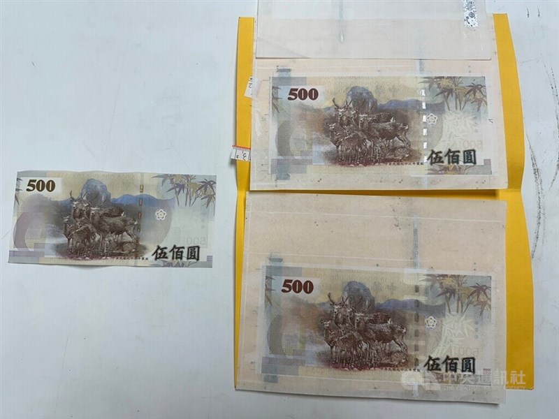 Fake NT$500 banknotes are displayed by authorities in a previous counterfeiting bust in 2023 in this CNA file photo for illustrative purpose