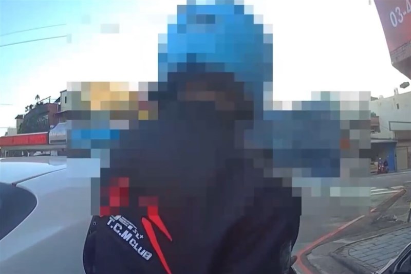 The motorcyclist who was issued 26 traffic tickets subjects himself to police inquiries early Saturday. Photo courtesy of the Taoyuan Police Department Yangmei Precinct