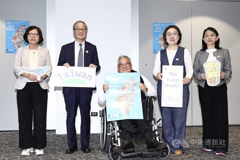 Minister of Culture Li Yuan (second from left) attends a press conference Tuesday to promote Taiwan's upcoming participation at the 2025 Seoul International Book Fair. CNA photo June 10, 2025