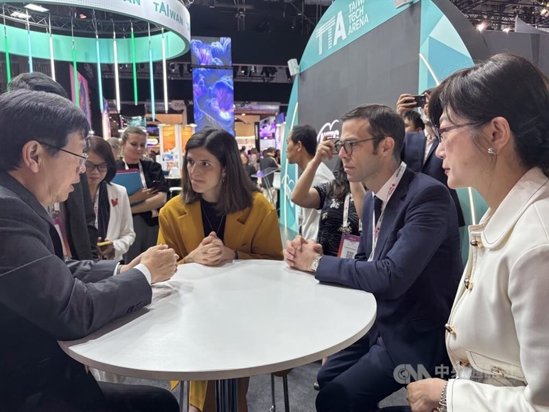 Hon Hai Precision Industry Co. Chairman Young Liu briefs French Minister Delegate for Artificial Intelligence and Digital Technology Clara Chappaz and Franck Paris, France's representative to Taiwan, at Viva Technology 2025 in Paris. CNA photo June 11, 2025