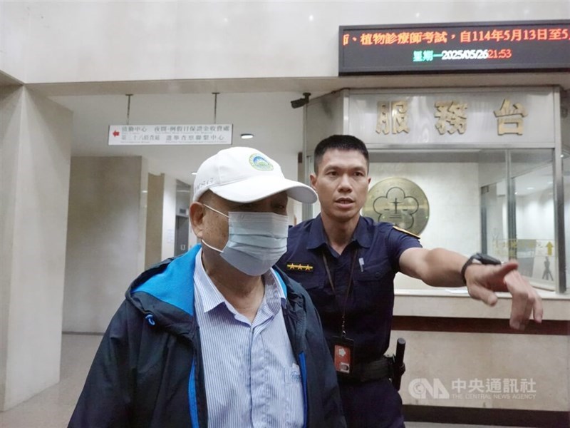 Former Core Pacific Development Corp. Chairman Chu Yea-hu (left). CNA file photo