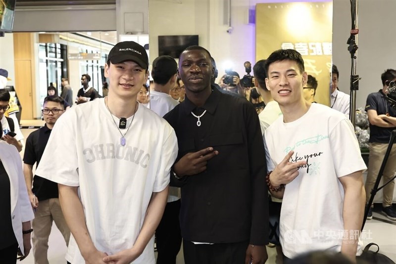 Gadiaga (center) poses for a photo with teammates to celebrate his return to the New Taipei CTBC DEA. CNA photo June 16, 2025