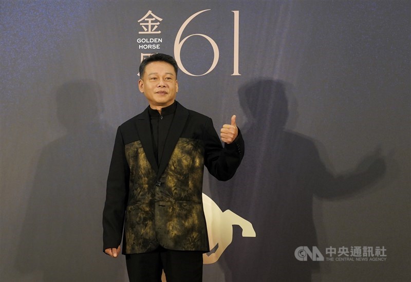 Taiwanese actor Lee Kang-sheng gives a thumbs-up at the Golden Horse Awards nomination event in 2024. CNA file photo