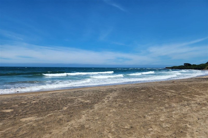 A view of the Shalun Beach in New Taipei. File photo courtesy of the city's Fire Department