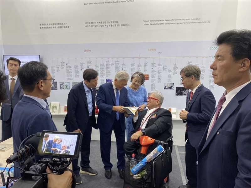 Publisher Rex How (wearing red glasses). Photo courtesy of the Taiwan Creative Content Agency June 18, 2025