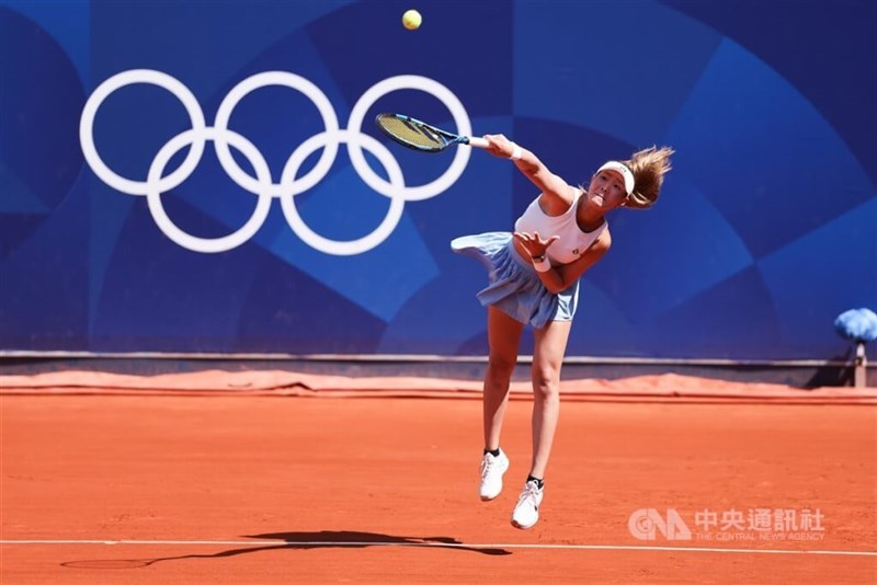 Taiwanese tennis player Tsao Chia-yi serves during a match at the Paris Olympics in 2024. CNA file photo