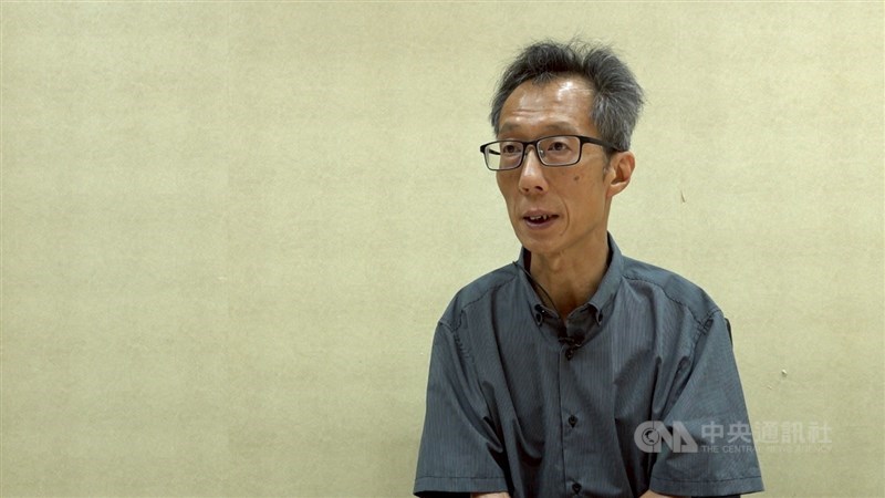 Chiu Ching-shung, head of the Department of Social Welfare’s Division of Social Work in Taipei, outlines the department’s relocation efforts for homeless individuals at Bangka Park during an interview on Wednesday. CNA photo June 19, 2025