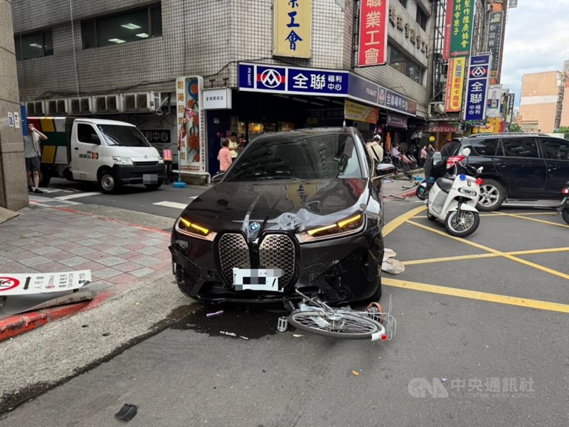 An electric BMW SUV is seen on the side of a road in Taipei after injuring a female pedestrian and damaging 12 scooters and four bicycles. Photo courtesy of local authorities