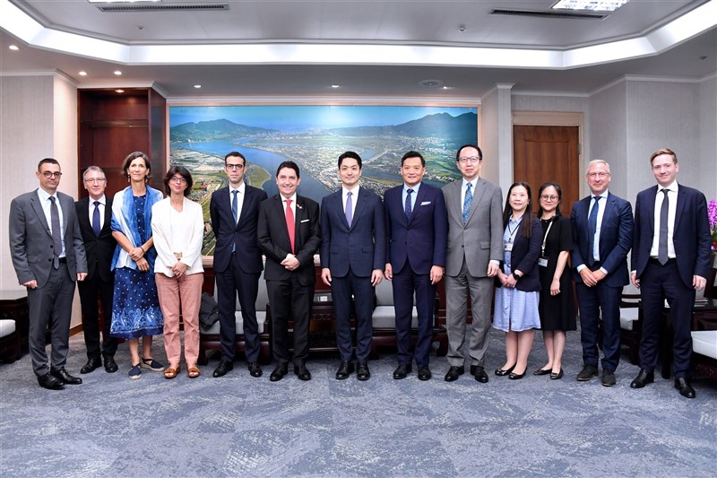 Taipei Mayor Chiang Wan-an (seventh left) and members of his administration meet with a French delegation in 2023 led by the vice president of the French Senate's Committee on Foreign Affairs, Defence, and Armed Forces, Olivier Cadic (sixth left). Photo courtesy of the Taipei City government