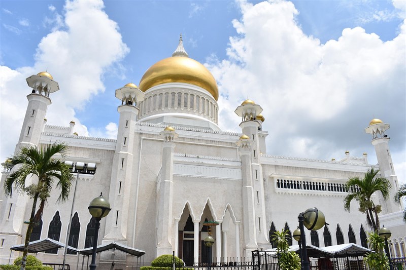 The Omar Ali Saifuddien Mosque in Brunei. Source: Pixabay