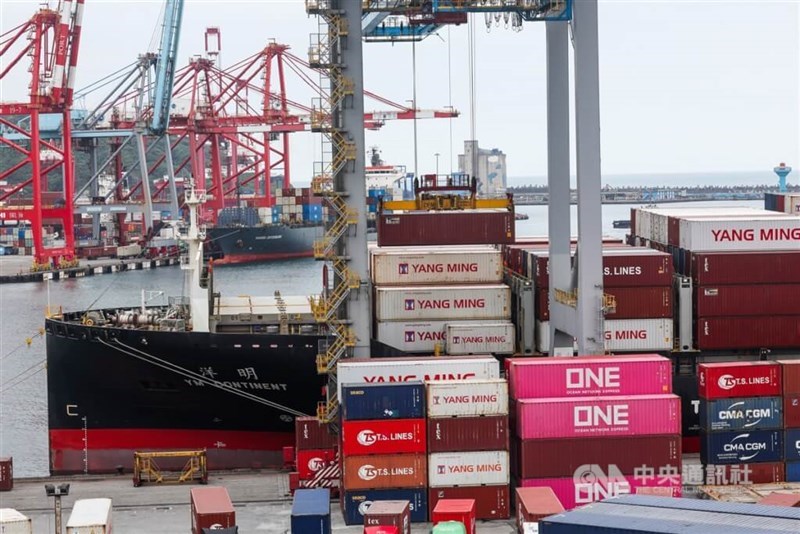 A container ship is being loaded with cargo at Keelung Port. CNA file photo for illustrative purpose only
