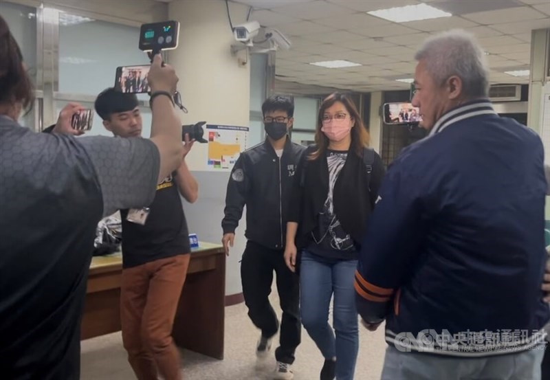 KMT New Taipei City Branch Secretary-General Chen Chen-jung (second from right) is brought in by prosecutors for questioning on April 29, 2025. CNA file photo