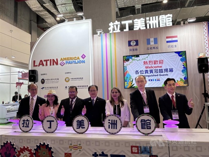 Guatemalan ambassador Luis Raúl Estévez López (third left), Paraguay Embassy Minister and Chargé d’Affaires Adriana Raquel Lopez de Puerta (third right) and Taiwan's Central America Trade Office Director Violeta S. H. Hsu (second left) pose for a picture in front of the Latin America Pavilion at the Food Taipei Mega Shows in Taipei on Wednesday. CNA photo June 25, 2025