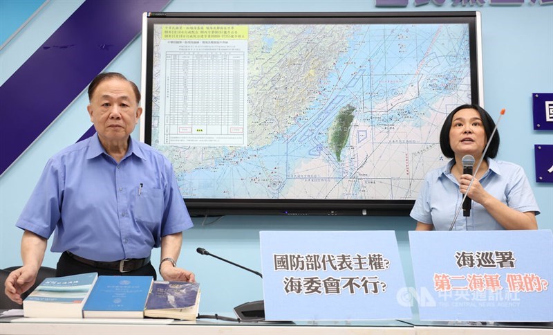 Chen Yeong-kang (left) and Chen Yu-jen (tight) are pictured during a press conference held by the KMT legislative caucus on Thursday. CNA photo June 26, 2025