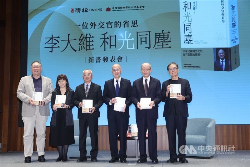 Former Foreign Minister David Lee (third from right) poses with other attendees during a book launch event for his memoir in Taipei on Thursday. CNA photo June 26, 2025