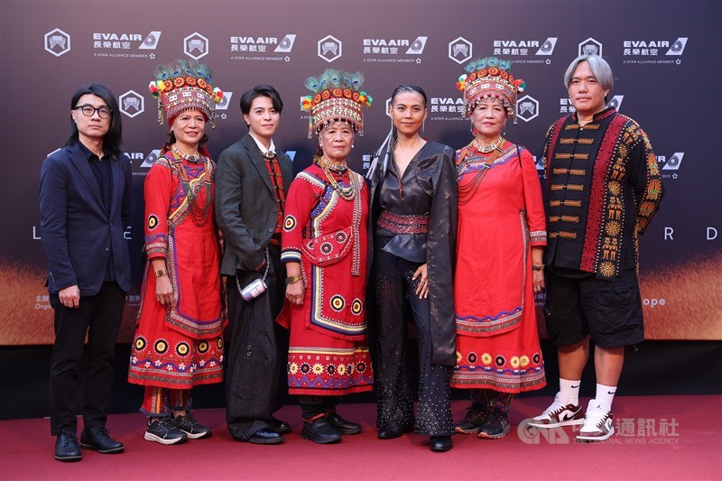 Taiwanese female singer Sauljaljui (third from right), who has been nominated for best Indigenous language album at this year’s Golden Melody Awards, poses with her family members and arranger Wu Meng-hui (right) on the red carpet at the Taipei Arena. CNA photo June 28, 2025