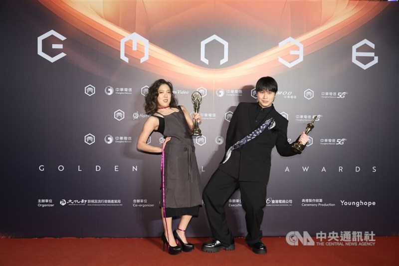 Siri Lee (left) and Chen Yi-heng (right) pose with their trophies at the Golden Melody Awards on Saturday. CNA photo June 28, 2025