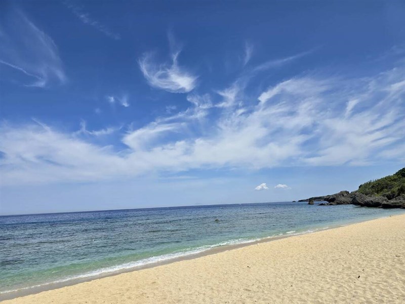 Geban Bay Beach and the intertidal zone on Liuqiu Island. Photo courtesy of the Pingtung County Government