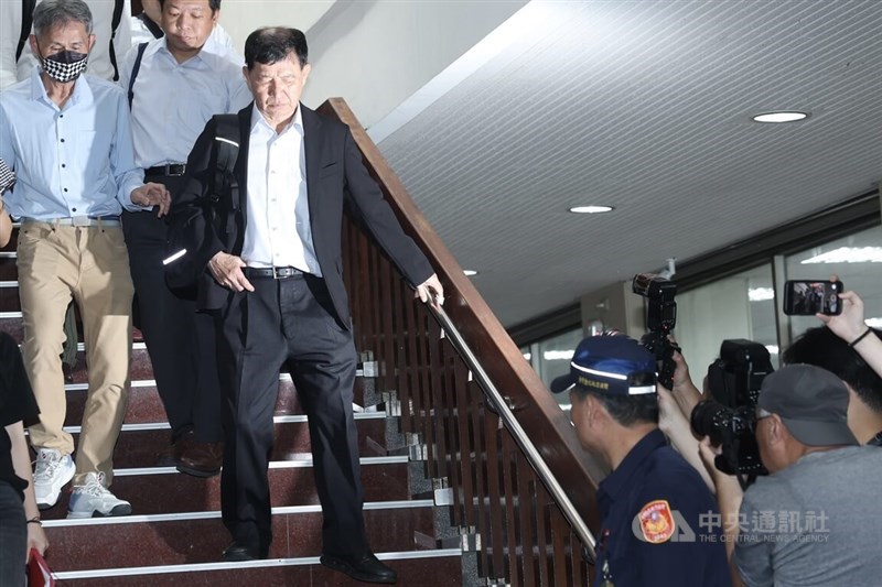 Former Deputy Taipei Mayor Pong Cheng-sheng (third left) leaves the Taipei District Court on Tuesday. CNA photo July 1, 2025