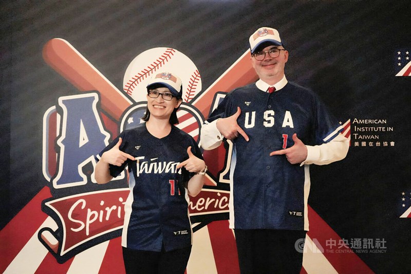 VP Hsiao Hsiao Bi-khim (left) poses with Raymond Greene, director of the American Institute in Taiwan's (AIT) Taipei office, Wednesday at a reception hosted by AIT to celebrate the 249th anniversary of U.S Independence Day on July 4. CNA photo July 2, 2025