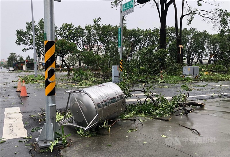 A water tank is seen blown from a rooftop into the middle of a road in Chiayi. CNA photo July 7, 2025