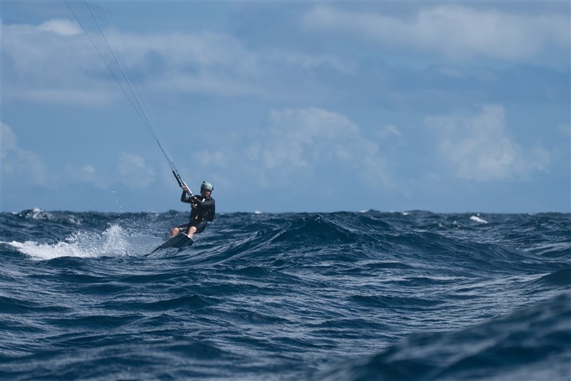 Geza Scholtz kitesurfs in the Taiwan Strait on July 2, 2025. Photo courtesy of Geza Scholtz