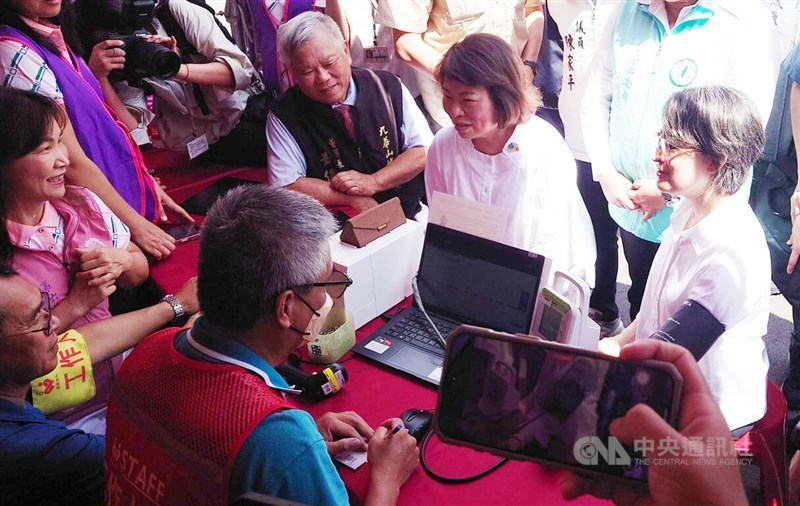 Vice President Hsiao Bi-khim (right) has her blood pressure tested before she donates blood in Chiayi City Sunday. CNA photo July 13, 2025